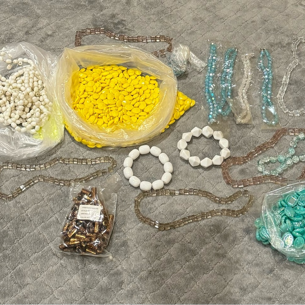 Bulk Of Beads For Crafts Or Jewelry Mao